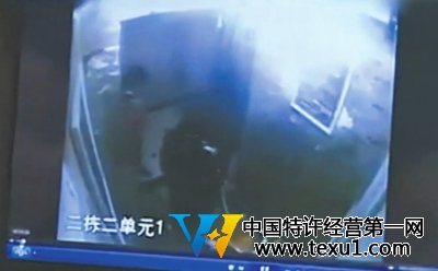 小女孩電梯內摔打1歲半男童 疑將其扔下25樓