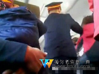 兩名5旬大媽火車上搶座 其中一人被打斷4根肋骨